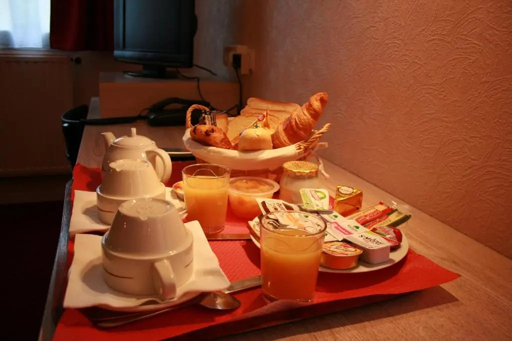 Hotel The Originals Bernay Acropole