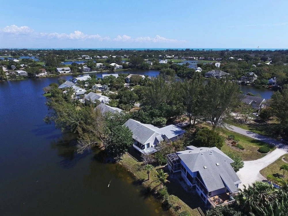 The Lakeside Beach 2 Bedroom Home