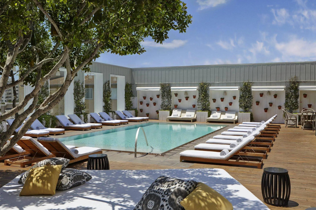 The Valorian West Hollywood, Curio Collection by Hilton