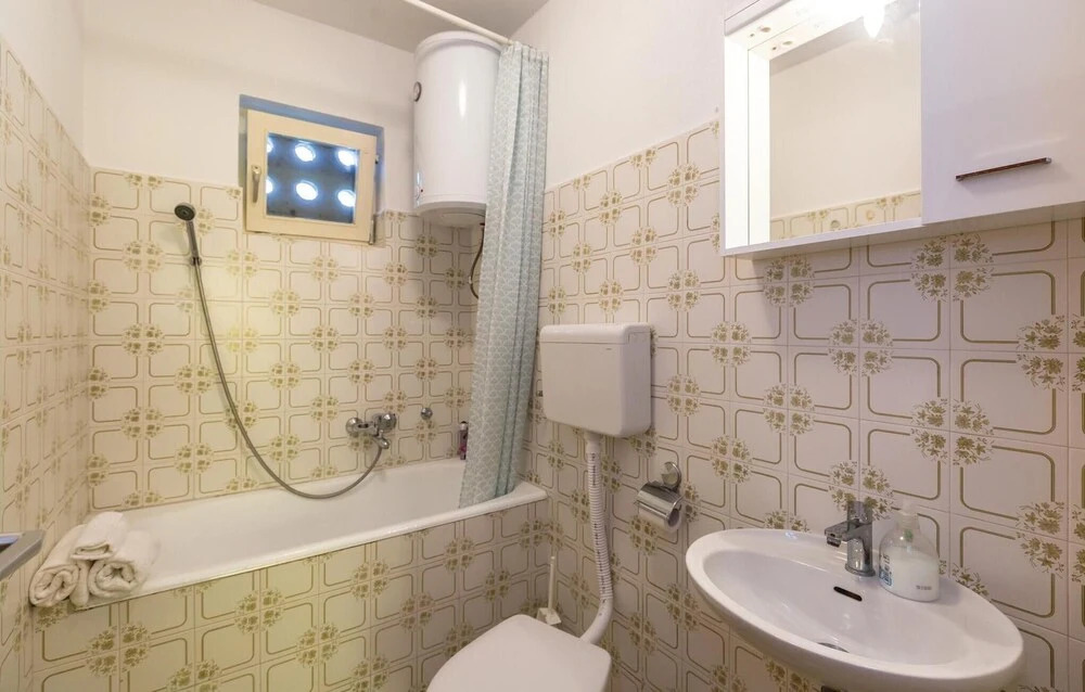 Amazing Apartment in Tucepi With 2 Bedrooms and Wifi