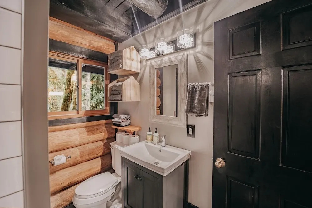 81SL - Hot Tub - WiFi - Pets Ok cabin