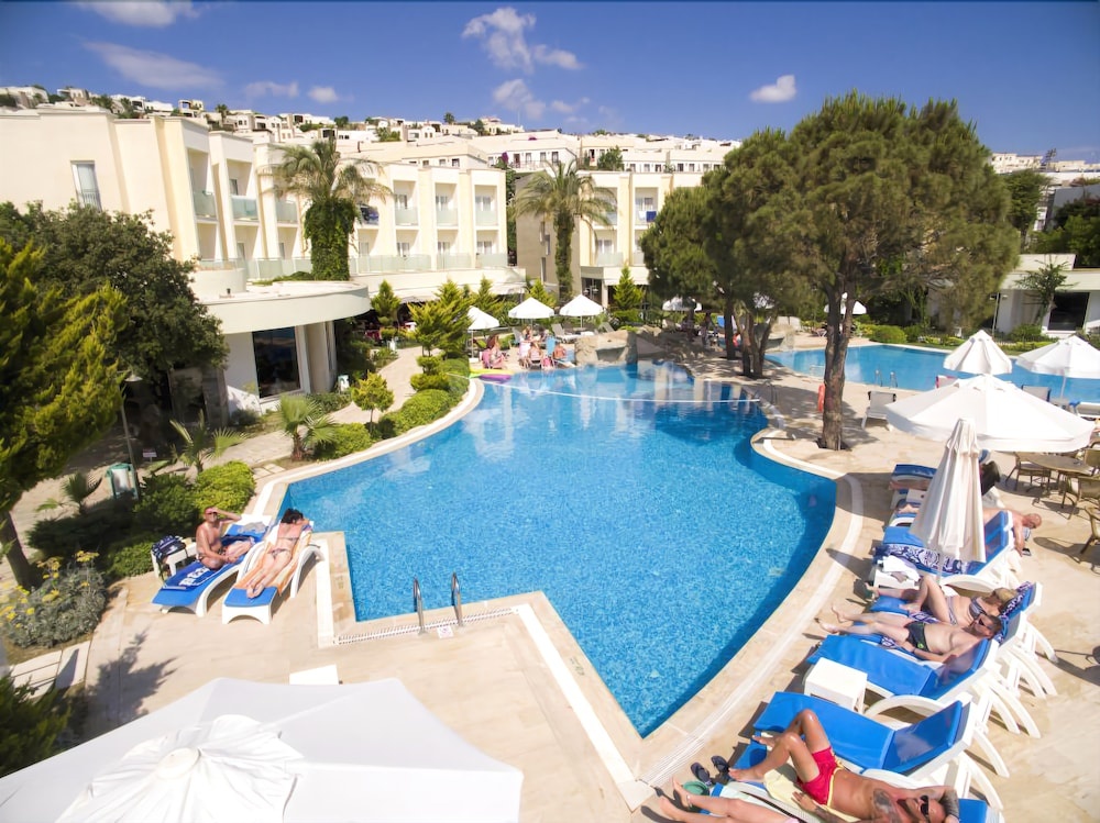 Royal Palm Beach Hotel