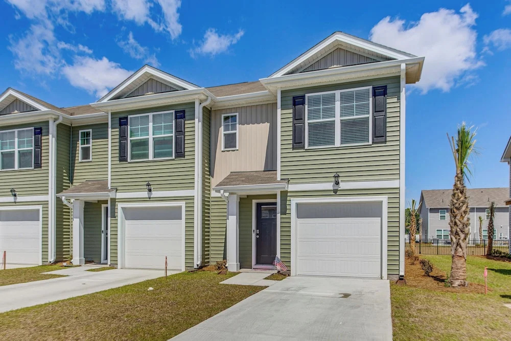 2 Mi to Sea & Sand! Modern New Build in Surfside