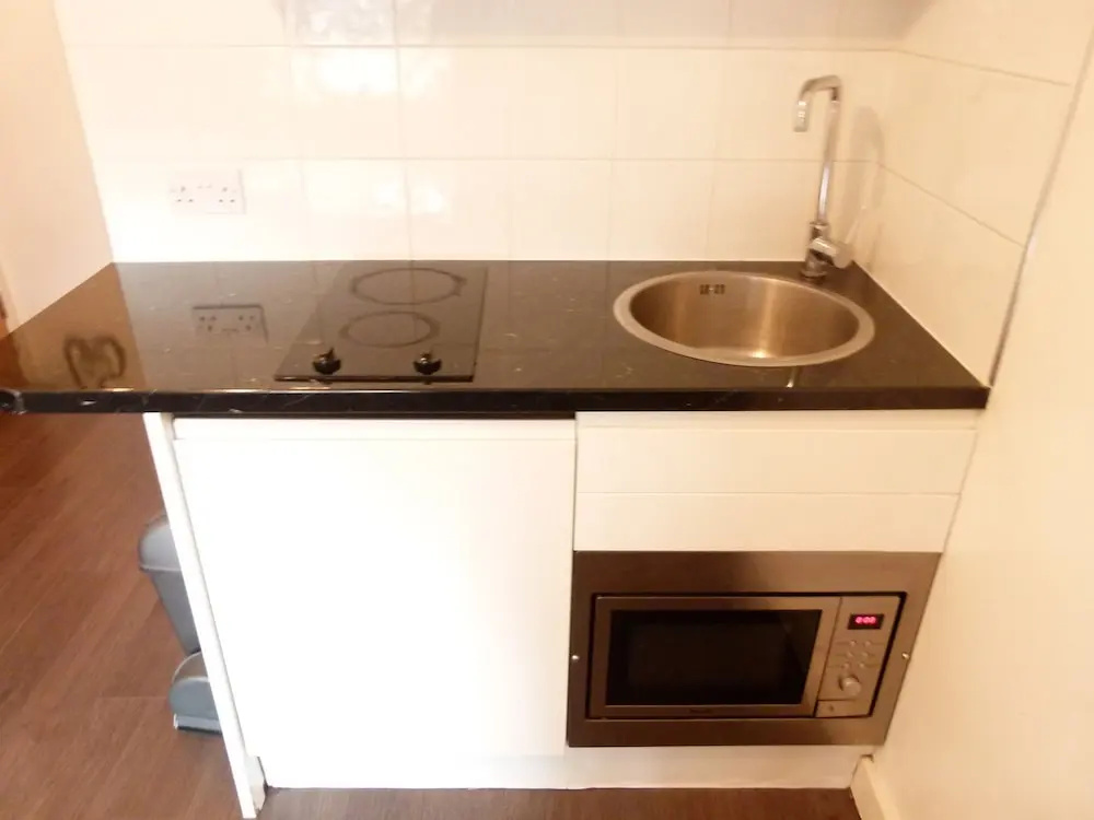 SS Property Hub - City of London Studio Apartment 13