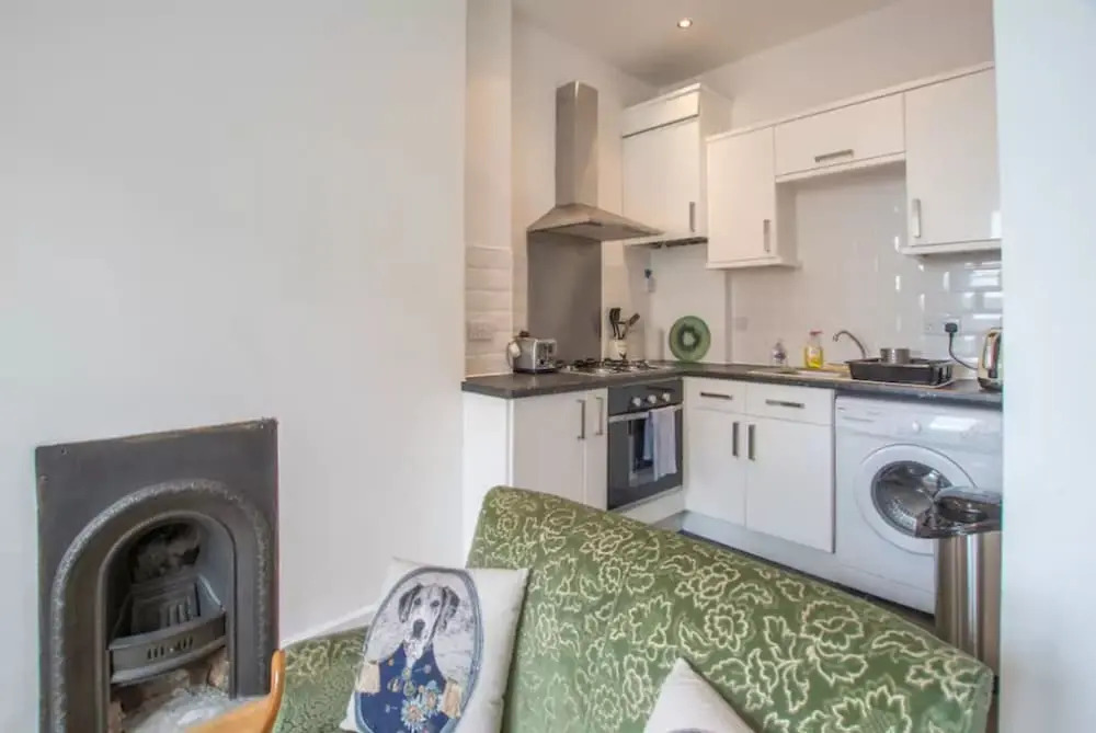 2 Bedroom Flat Near City Centre