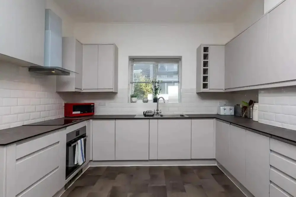 Spacious 5 Bedroom Home in Camden