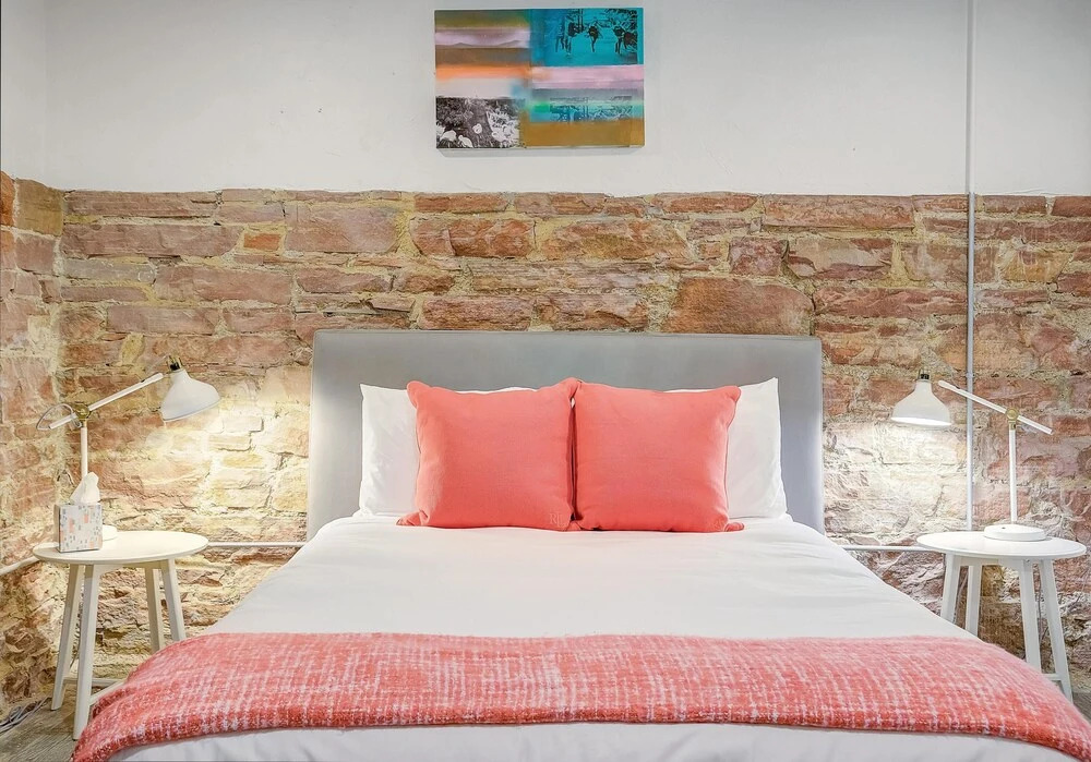 Stunning Modern Home, Prime Location Sleeps 15