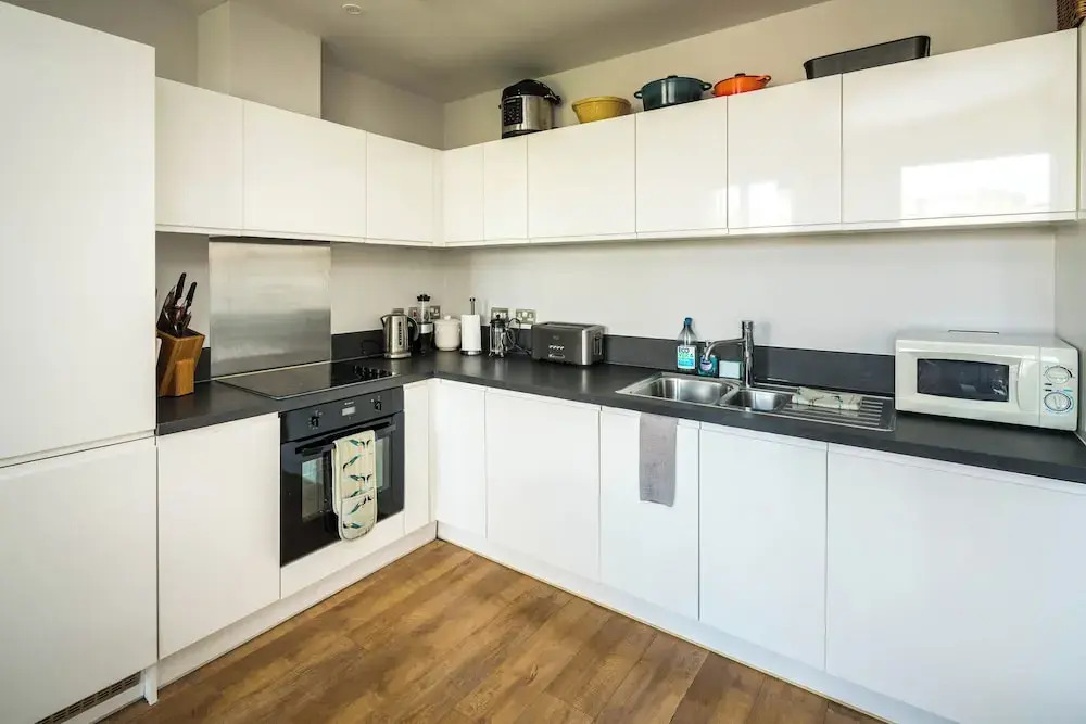 Shiny and Comfy stay with Underground links nearby!