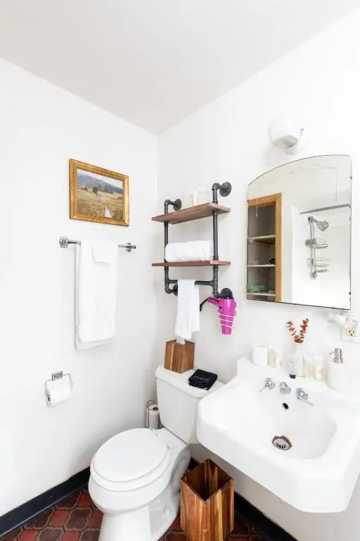 Flexhome East Side Vintage Studio F1 BradyBalcony