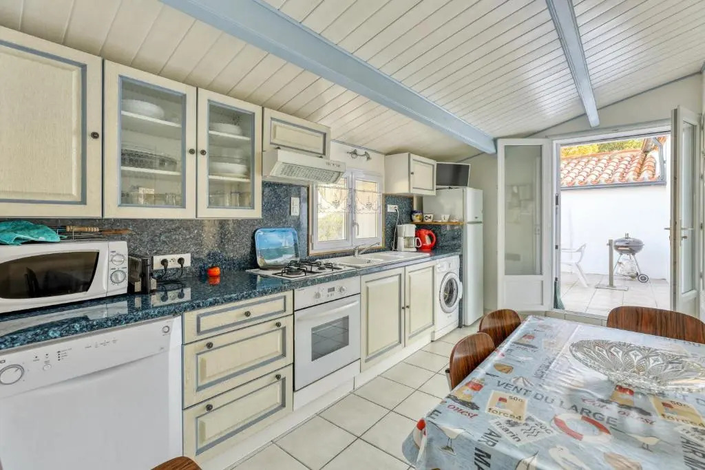 House With 2 Bedrooms In Lepine With Enclosed Garden 700 M From The Beach