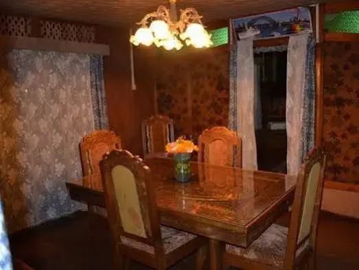 New kolohai Group of Houseboats