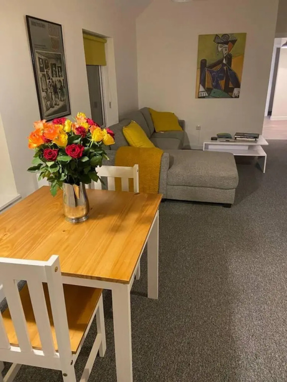Enniskillen - TownHouse - Sleeps 6 - Parking