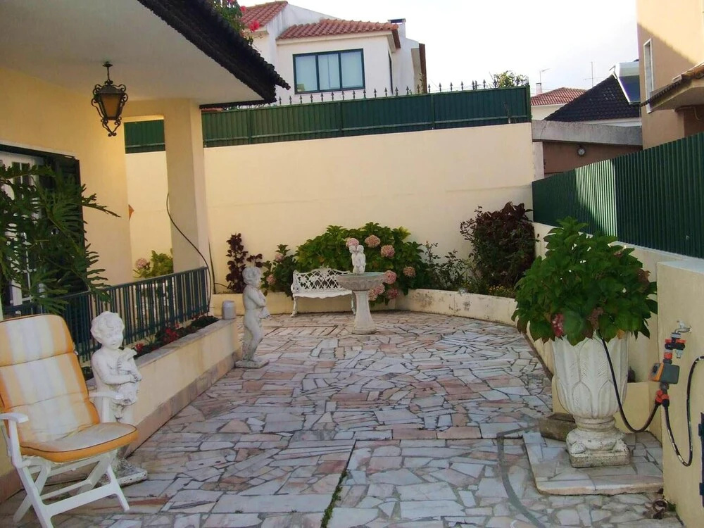 House With 3 Bedrooms in São Domingos de Rana, With Wonderful Mountain View and Enclosed Garden Near the Beach