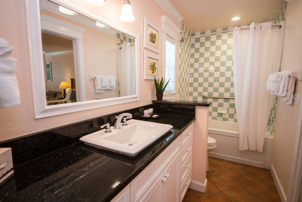 Tropic Isle At Anna Maria Island Inn