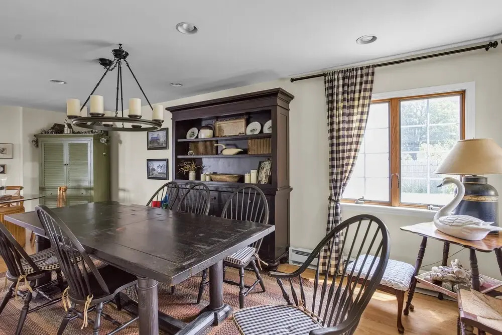 Home Port - Spacious Retreat In Prime Location 4 Bedroom Home