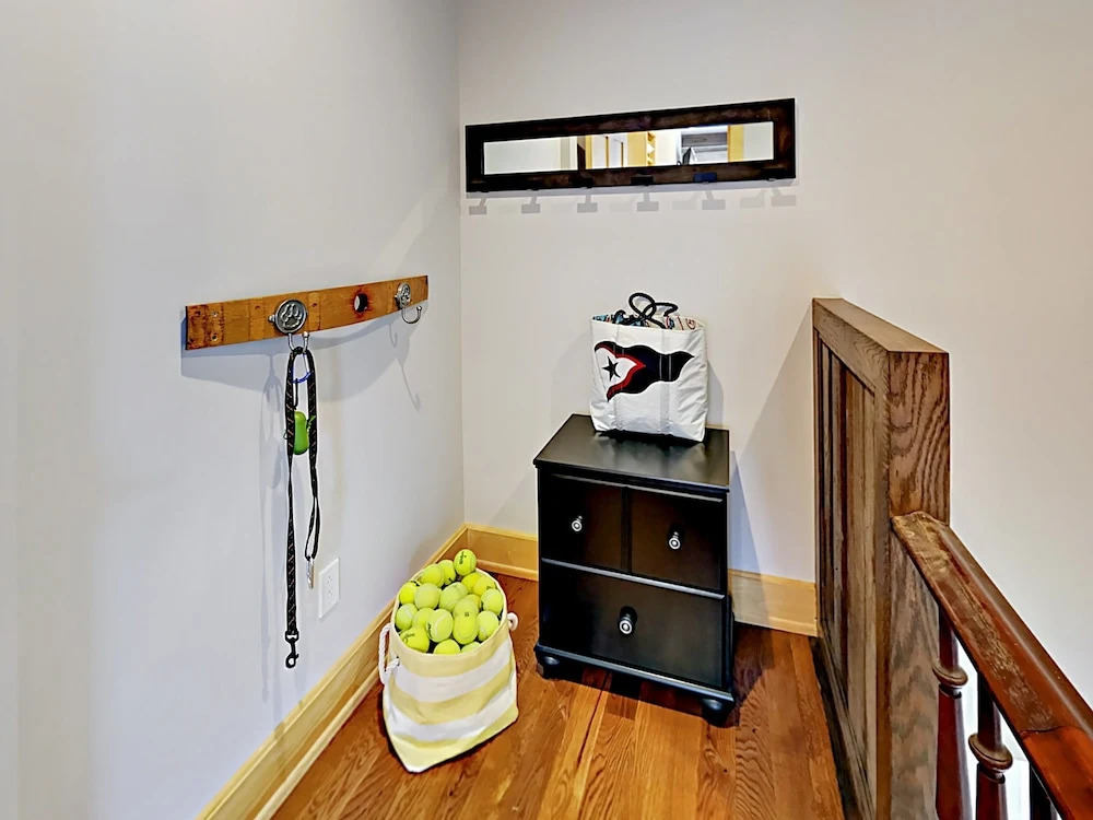 Newly Renovated 3br In Boothbay Harbor 3 Bedroom Apts