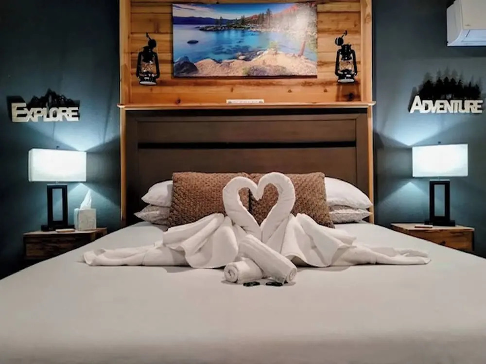 Tahoe Studio Spa With Hot Tub and Sauna