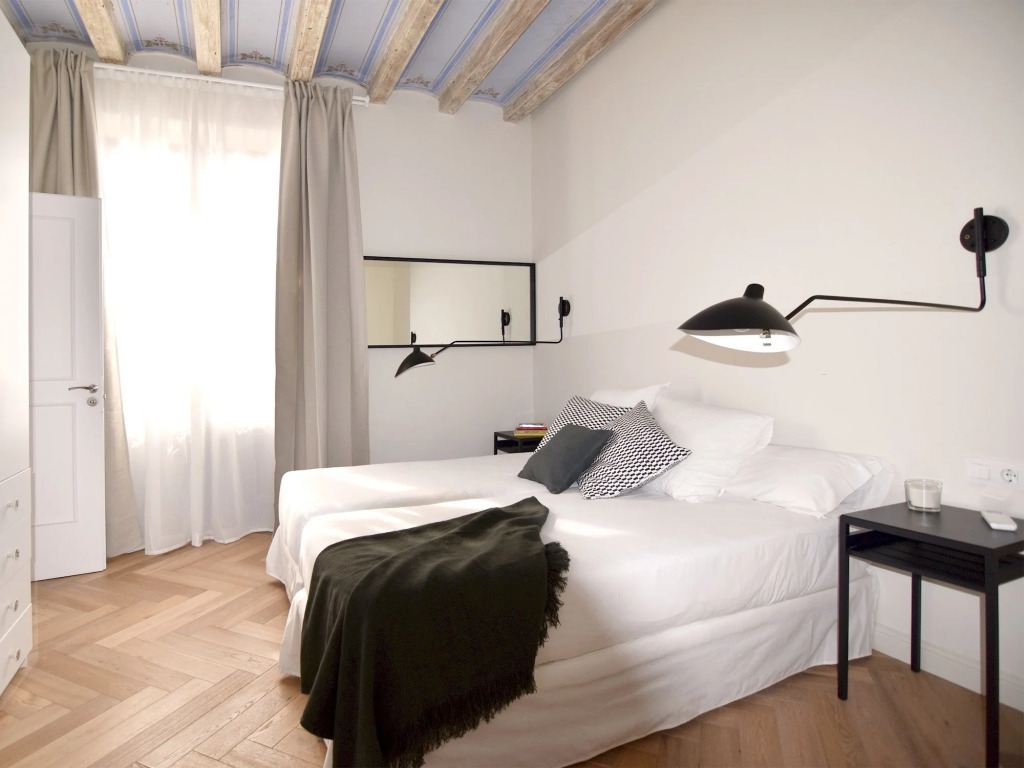 Liceu in Barcelona with 2 bedrooms and 1 bathrooms