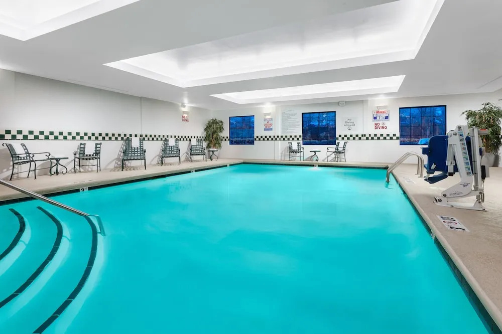 Holiday Inn Hotel & Suites Raleigh-Cary I-40 @Walnut St