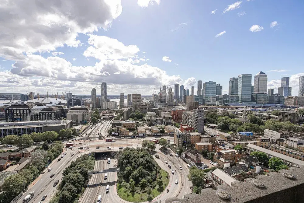 Stylish Three-bedroom Apartment in Poplar