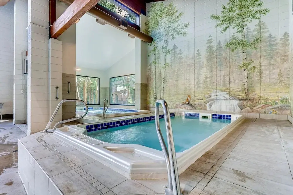 Spacious And Modern 2br Premier- The Pines- Kids Ski Free 2 Bedroom Condo by RedAwning