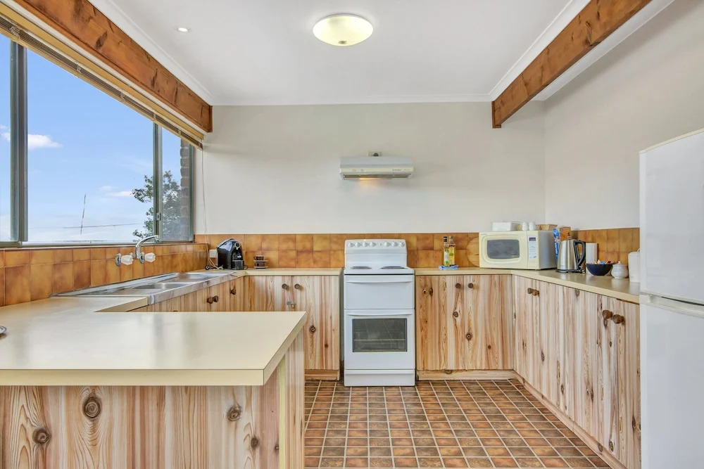 Footprints in the Sand, Silver Sands Beach House