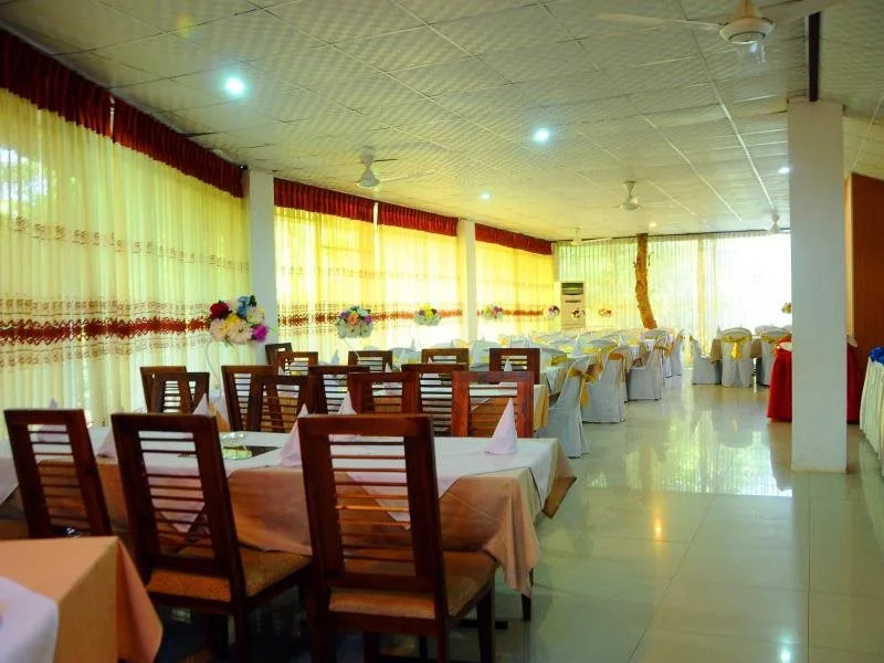 Happy Leoni Hotel
