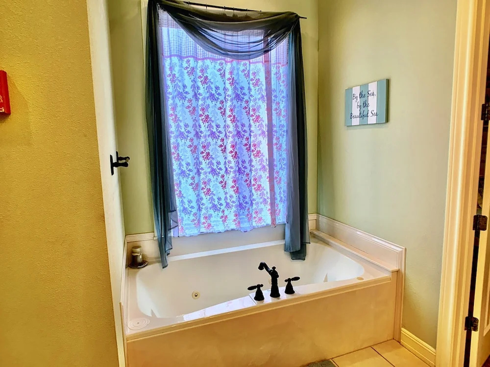 A Little Slice of Paradise - 4 Br Home