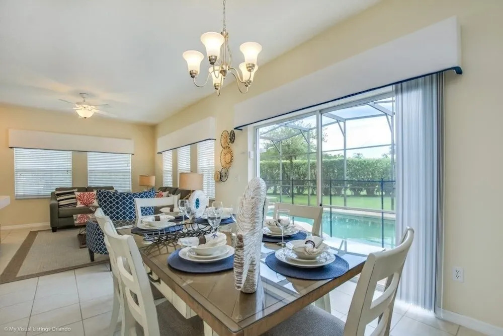 Bella Vidatown With Full Size Pool! 4 Bedroom Townhouse by RedAwning