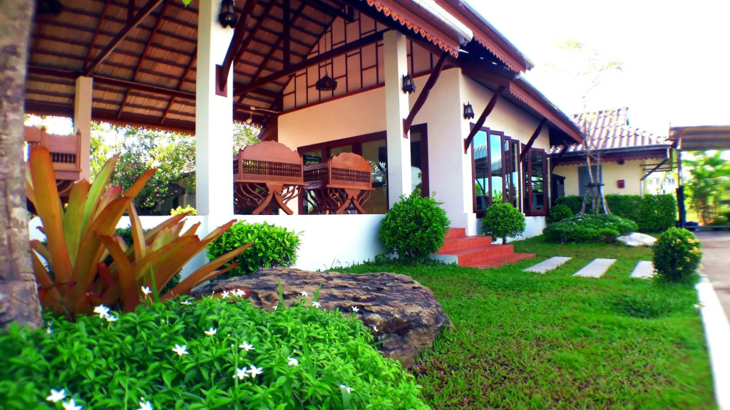 Khum Nakhon Hotel
