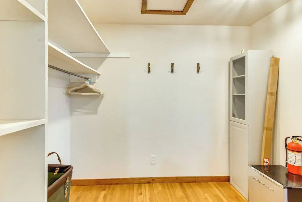 Wooded Retreat w/ Private Hot Tub in Evergreen