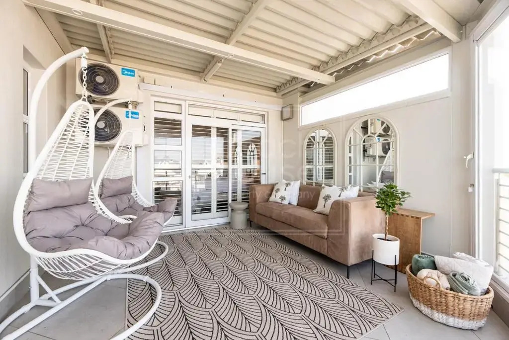 Luxury 3 bedroom, 3 bathroom Top floor Beachfront, Big Bay