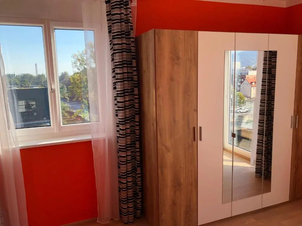 KMHeim, Cozy 103m2 apartment, with 3 bedroom and covered free parking place, close to city center