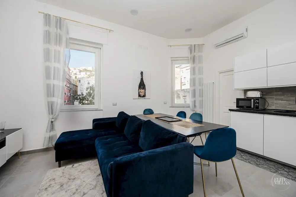 Poerio 98 Luxury Apartment