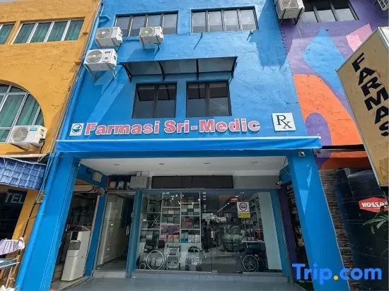 All-You-Need Room for 4 | Walk & Drive Around to Tourist Hotspot | Eden