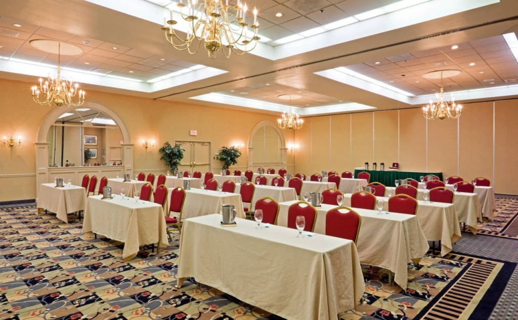 Holiday Inn Philadelphia South-Swedesboro by IHG