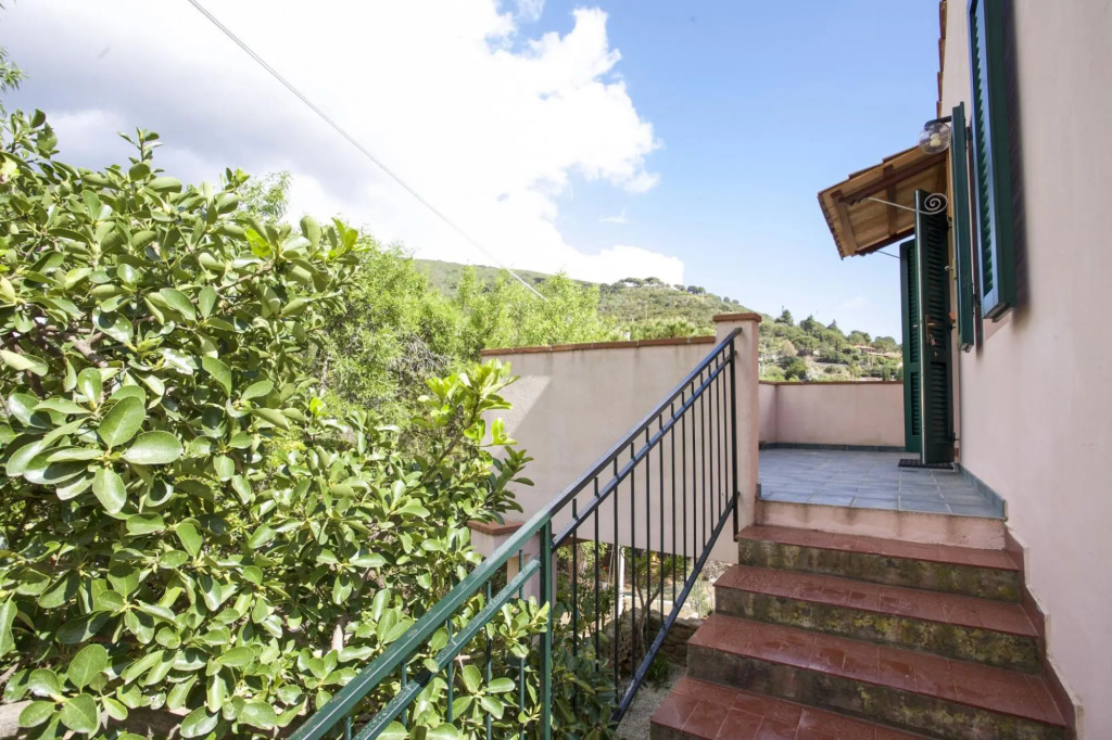 Apartment Two-room Number 4 on the seafront of Morcone-MORCONE BILO N° 4