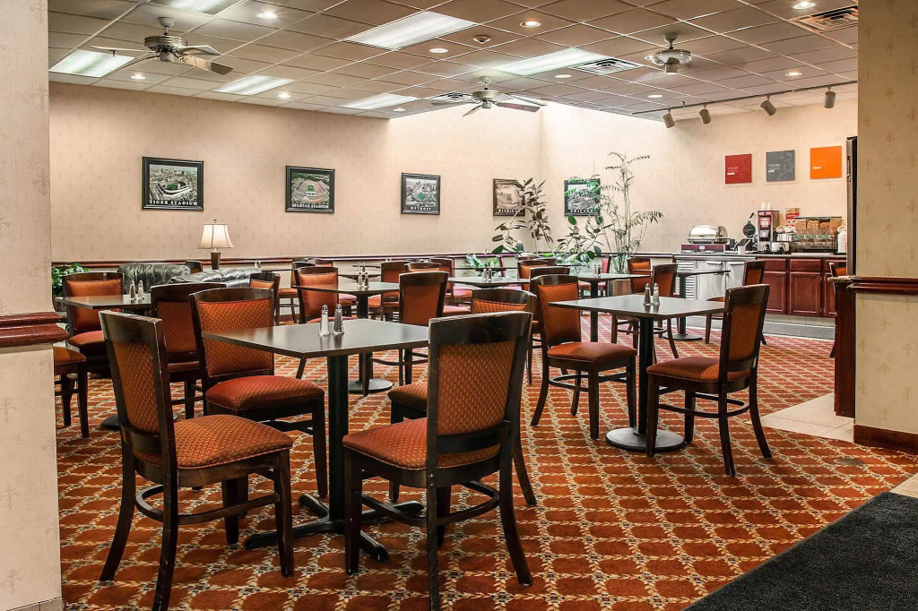 American Inn & Suites