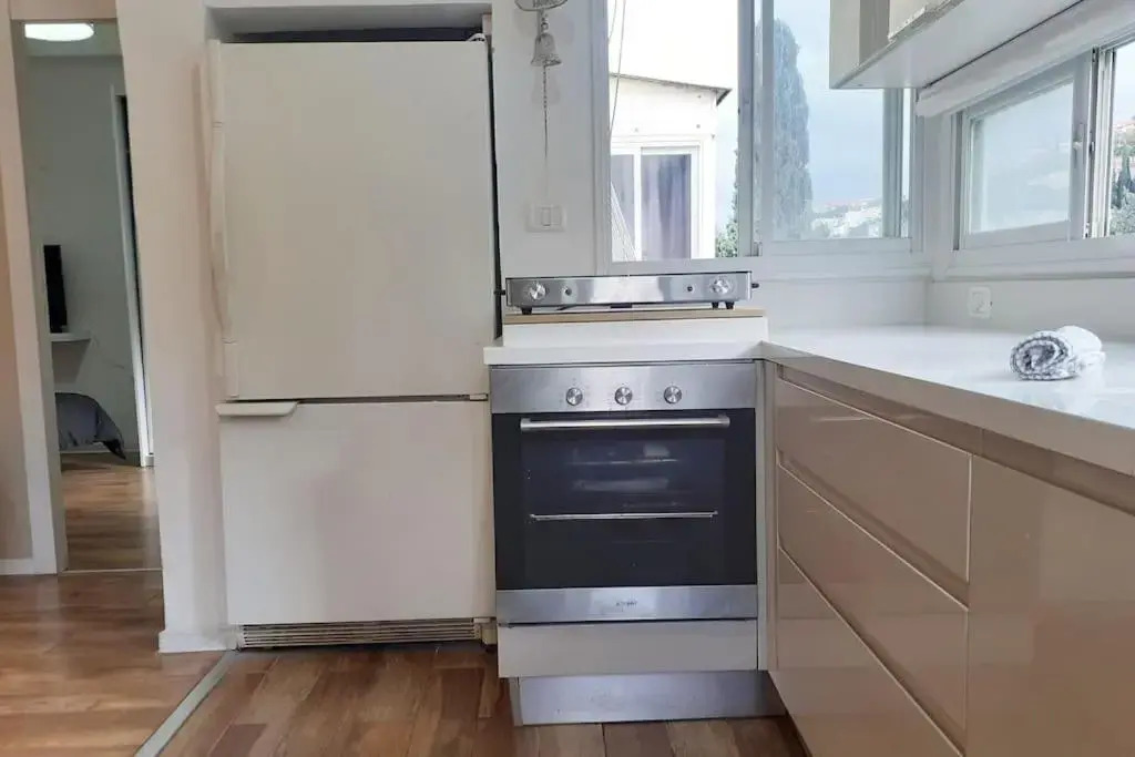 magical apartment close to the Baha'i Gardens