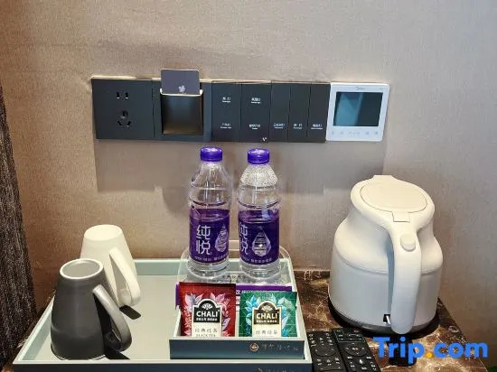 Zhuhai Jinfeng wutong Garden Hotel(Tangjia Ancient Town Sun Yat sen University Zhuhai Campus Store)