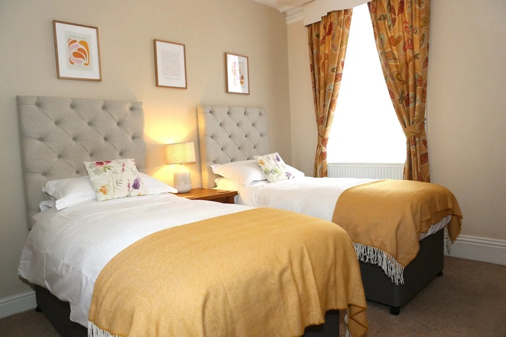 The Waves: Yorkshire Coast B&B