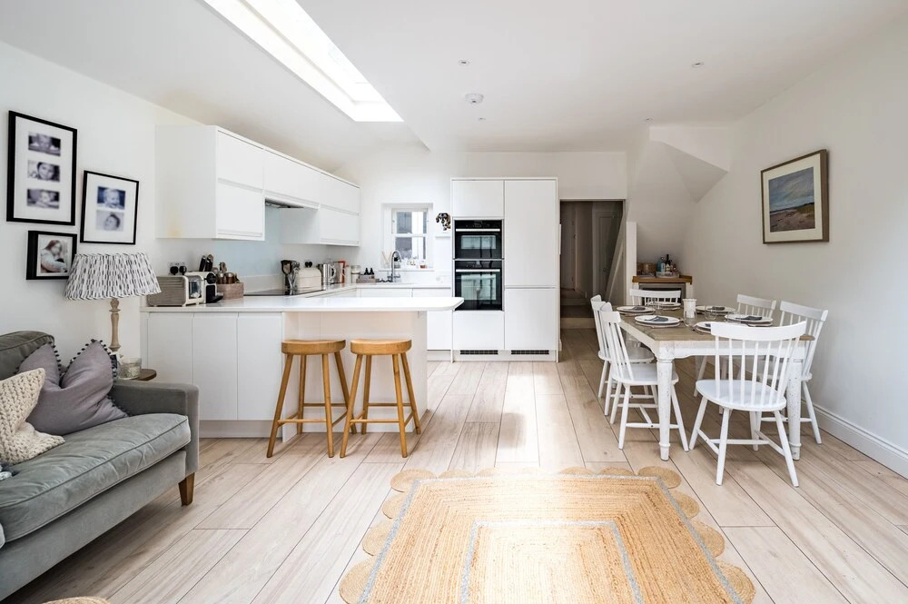 Spacious Three Bedroom Garden Flat Near Clapham Common by Underthedoormat