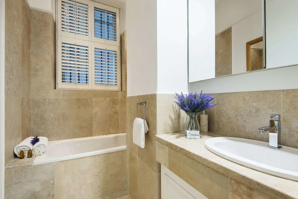 Spacious Cromwell Road Apartment - JSP