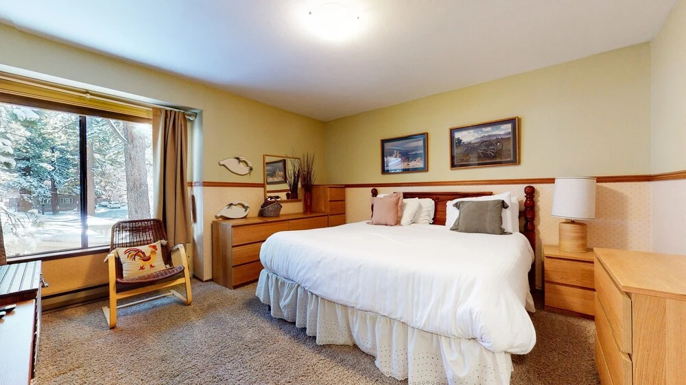 Horizons 4 186 Centrally Located, Spacious Mammoth Home with Cozy Fireplace by RedAwning