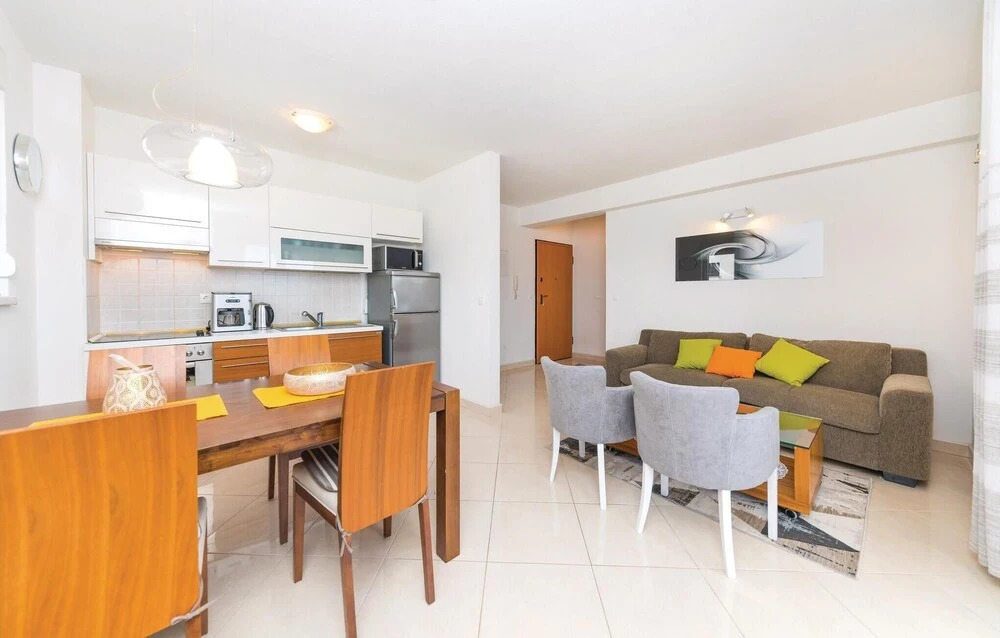 Nice Apartment in Okrug Gornji With 1 Bedrooms and Wifi
