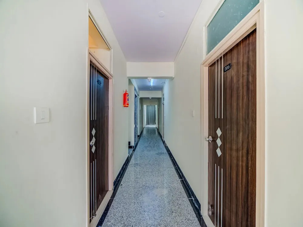 SilverKey Executive Stays 19907 Hafeezpet