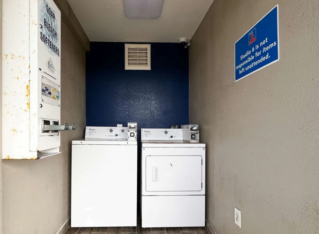 Blue Wave Inn
