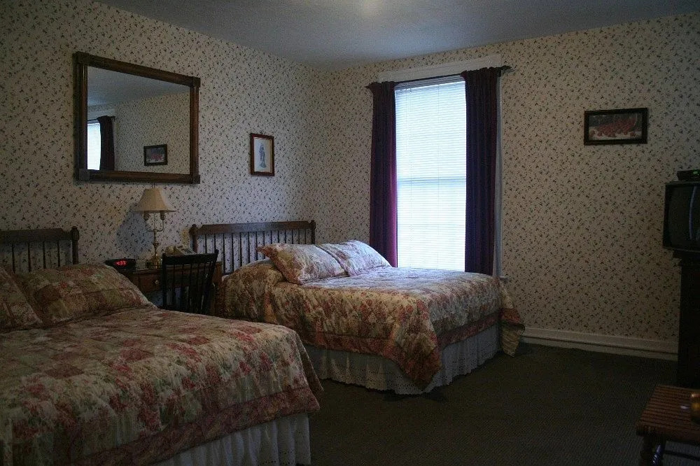 Yankee Pedlar Inn