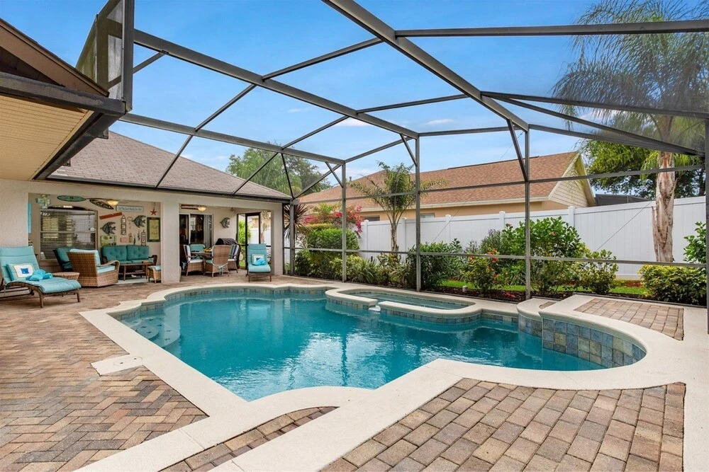 Stunning 4 Bed, 3 Bath Villa With Southwest Facing Pool and spa - 503