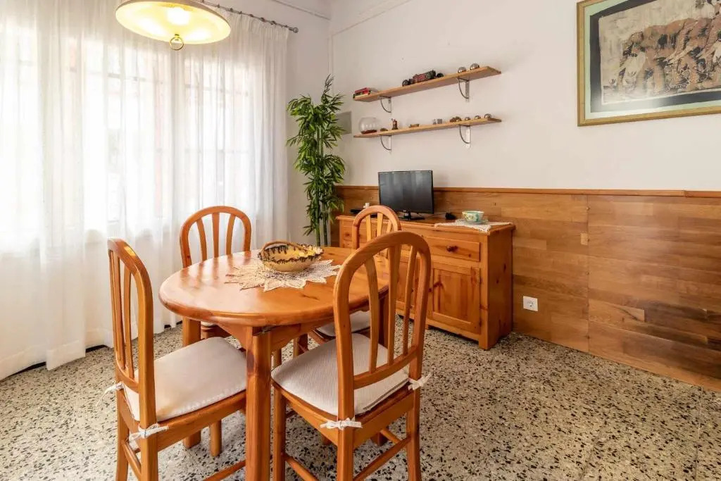 PORT DE LLANÇÀ 42 apartamento muy bien ubicado